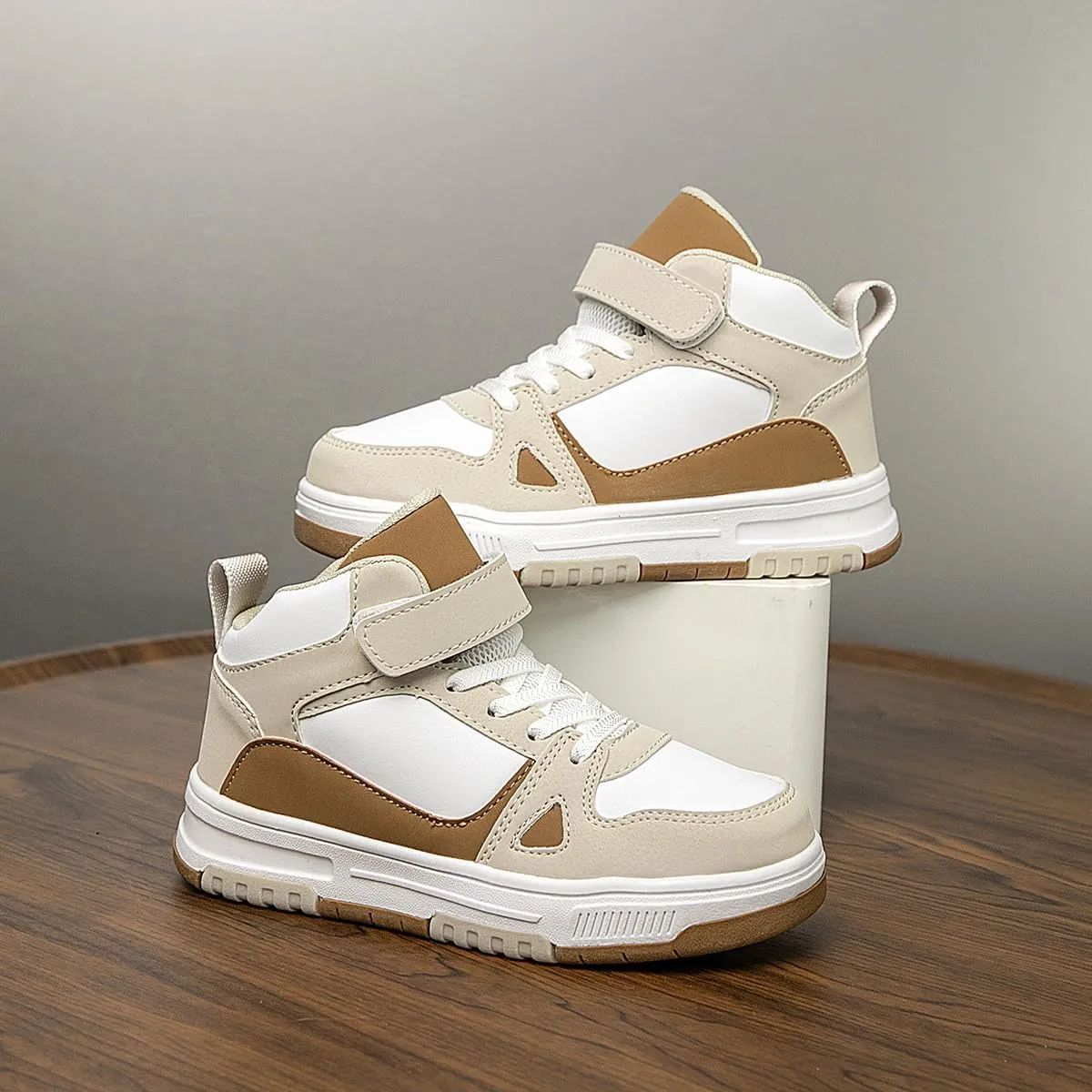 Boys Girls Outdoor Sports Board Shoes with Leather Upper, Breathable and Comfortable with Soft Padded Neck, Fashionable Retro Street Style, Basketball Shoes Suitable for All Seasons