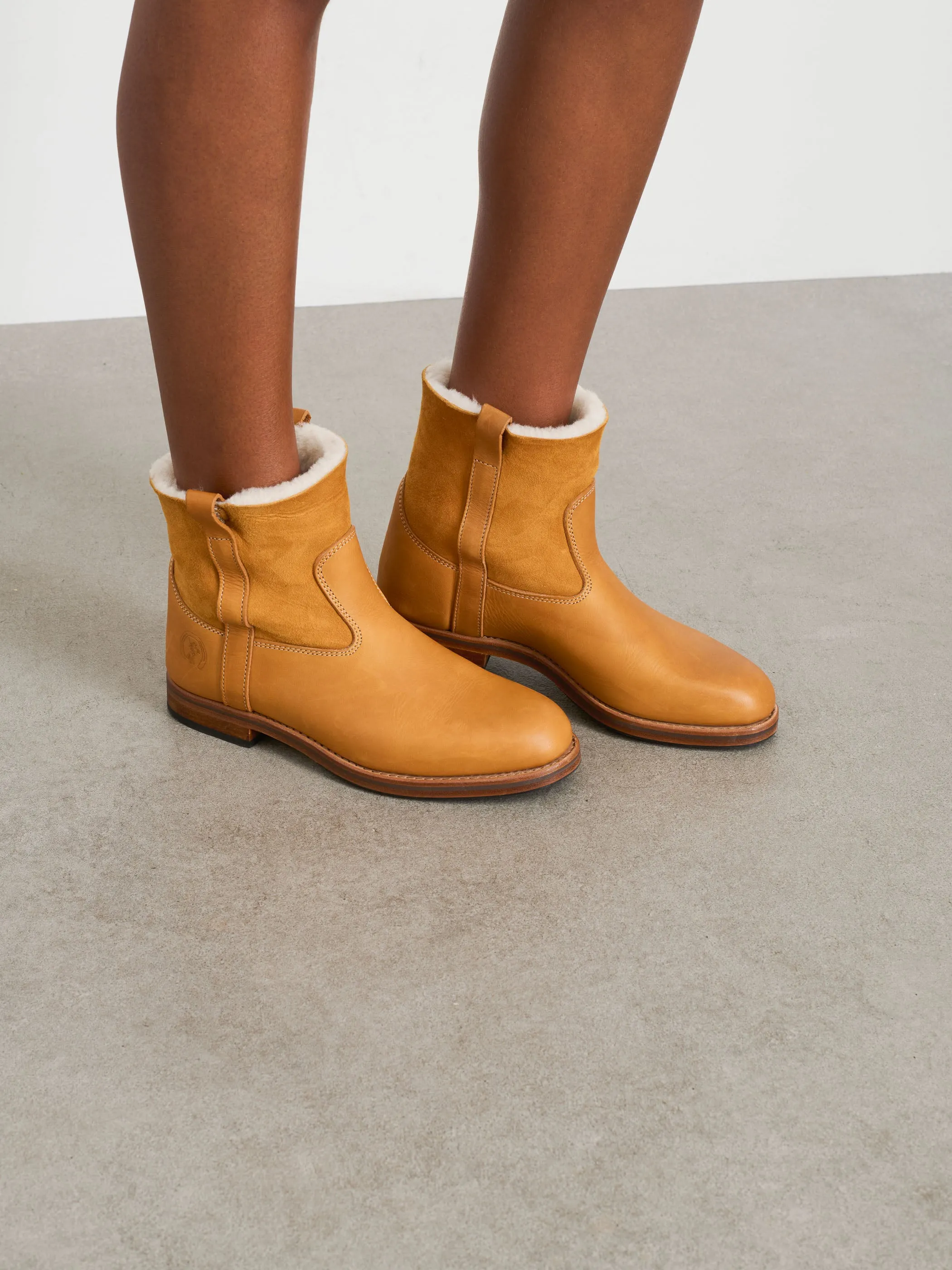 La Botte Gardiane Avoriaz Sheepskin Boot Short